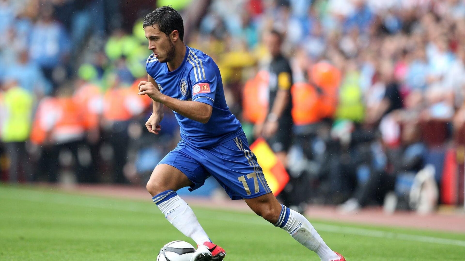 开云电竞app-多特蒙德中场调度流畅形成压倒性控球，多特蒙德中场球员